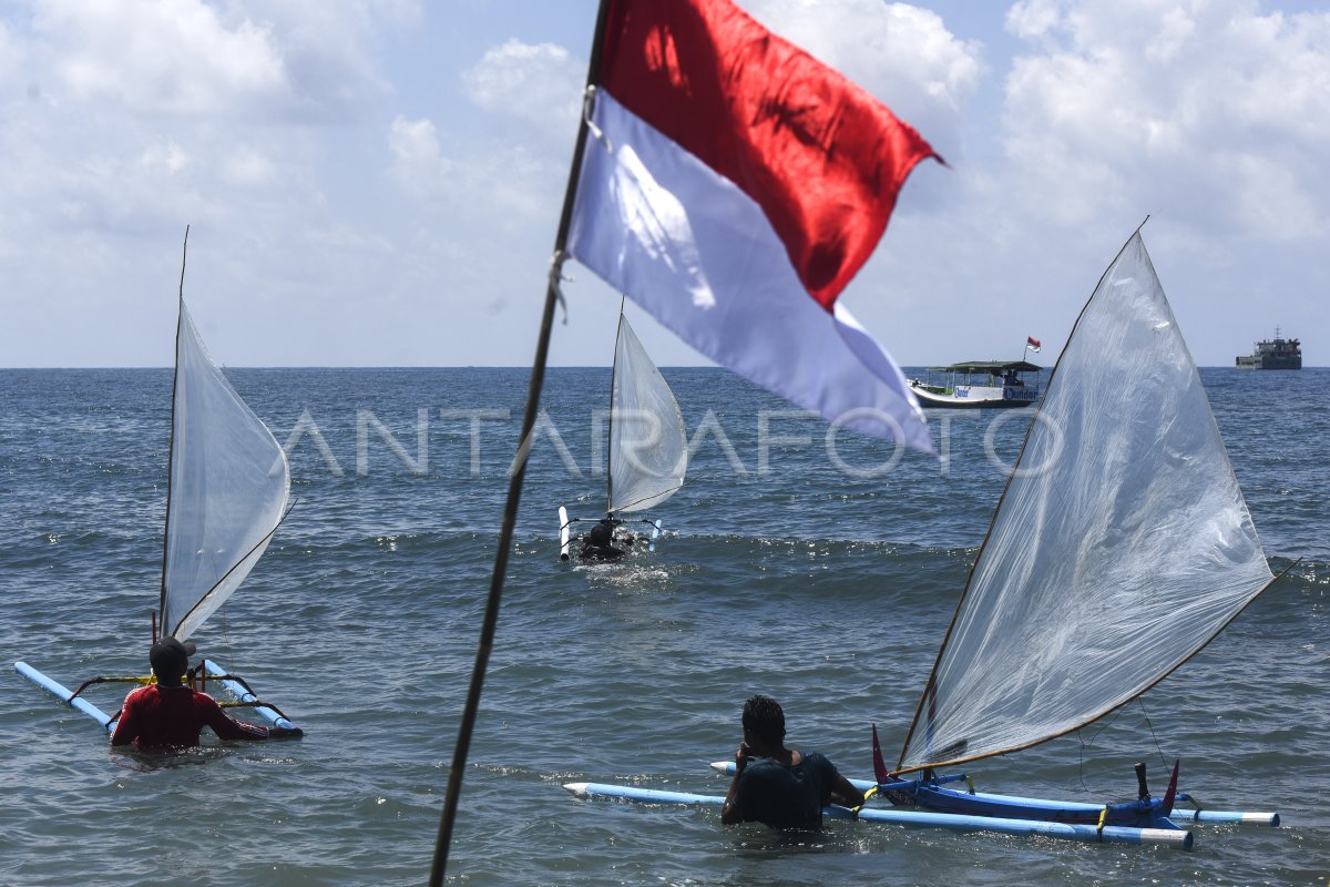 Perahu Layar Mini Banyuwangi Antara Foto