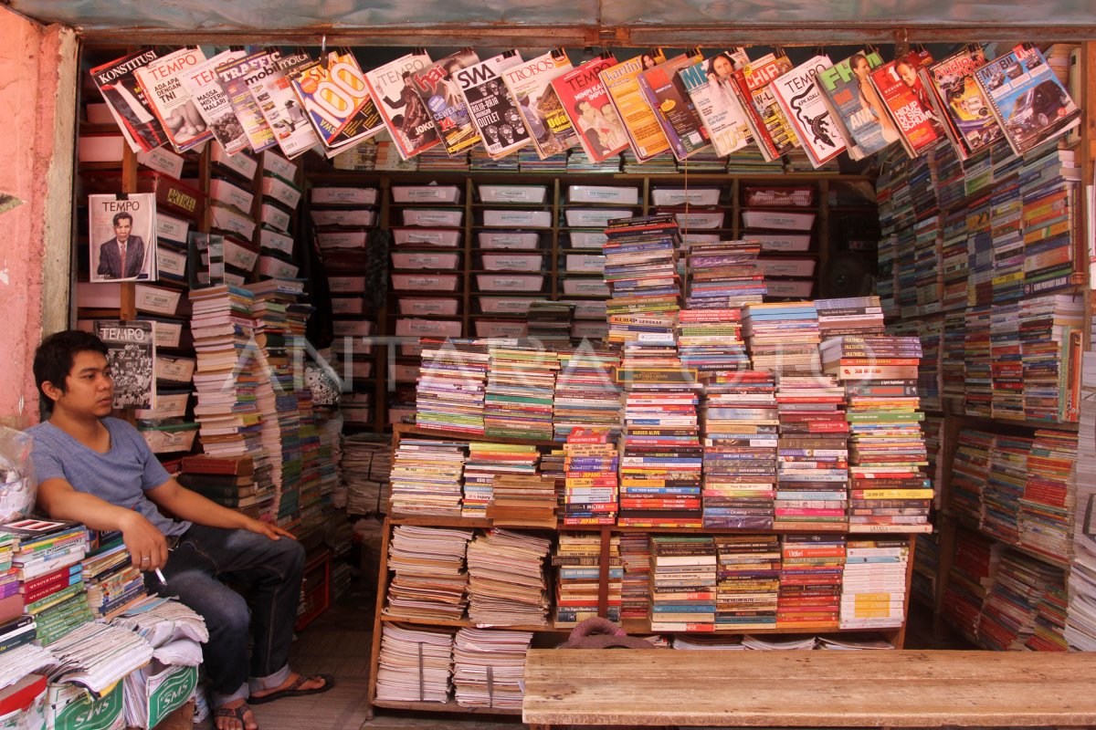 PENJUALAN BUKU BEKAS | ANTARA Foto