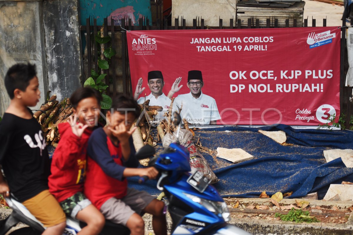 Alat Peraga Kampanye Masih Terpasang Antara Foto 