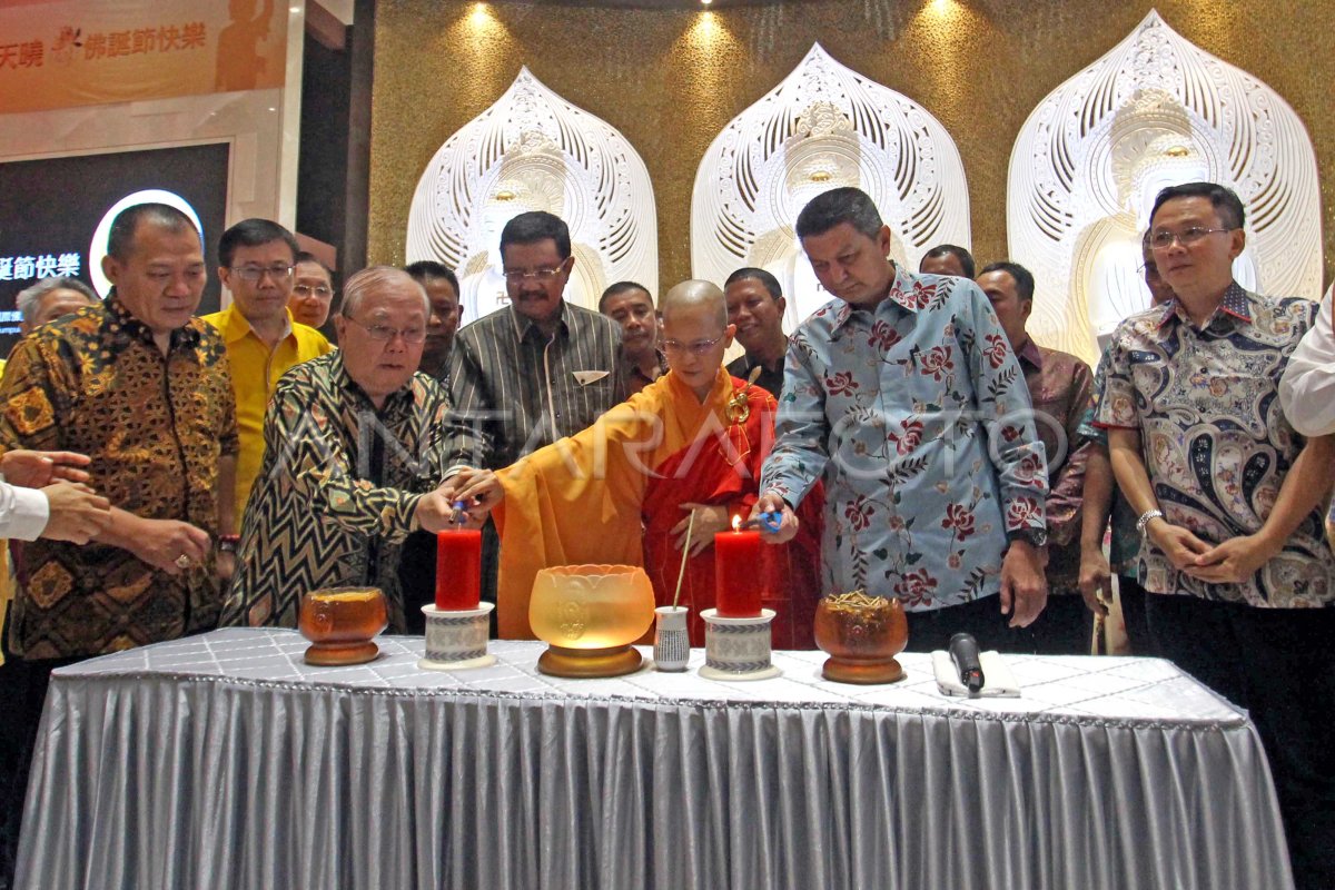 PERAYAAN WAISAK DI MEDAN | ANTARA Foto