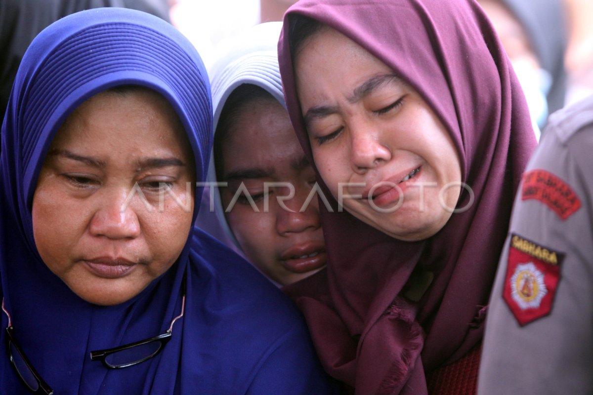 PEMAKAMAN KORBAN BOM KAMPUNG MELAYU | ANTARA Foto