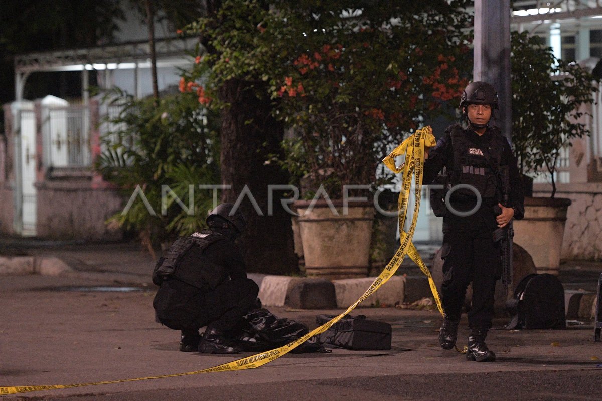 PENIKAMAN ANGGOTA BRIMOB | ANTARA Foto