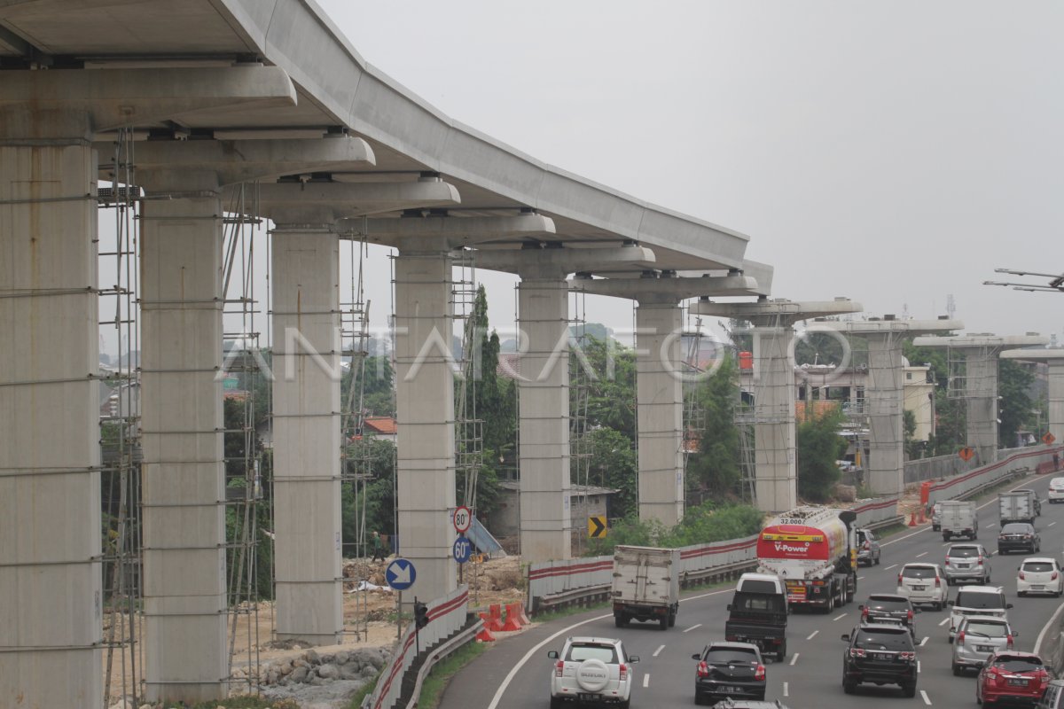 PROYEK PEMBANGUNAN LRT JAKARTA | ANTARA Foto