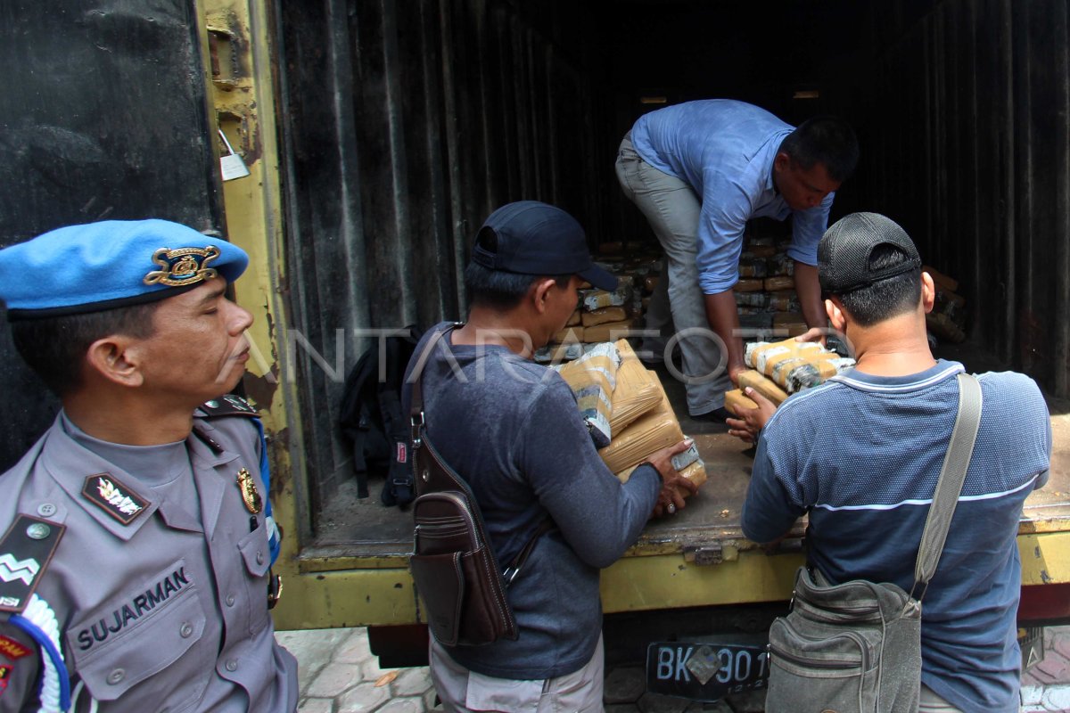 PEMUSNAHAN BARANG BUKTI NARKOBA | ANTARA Foto