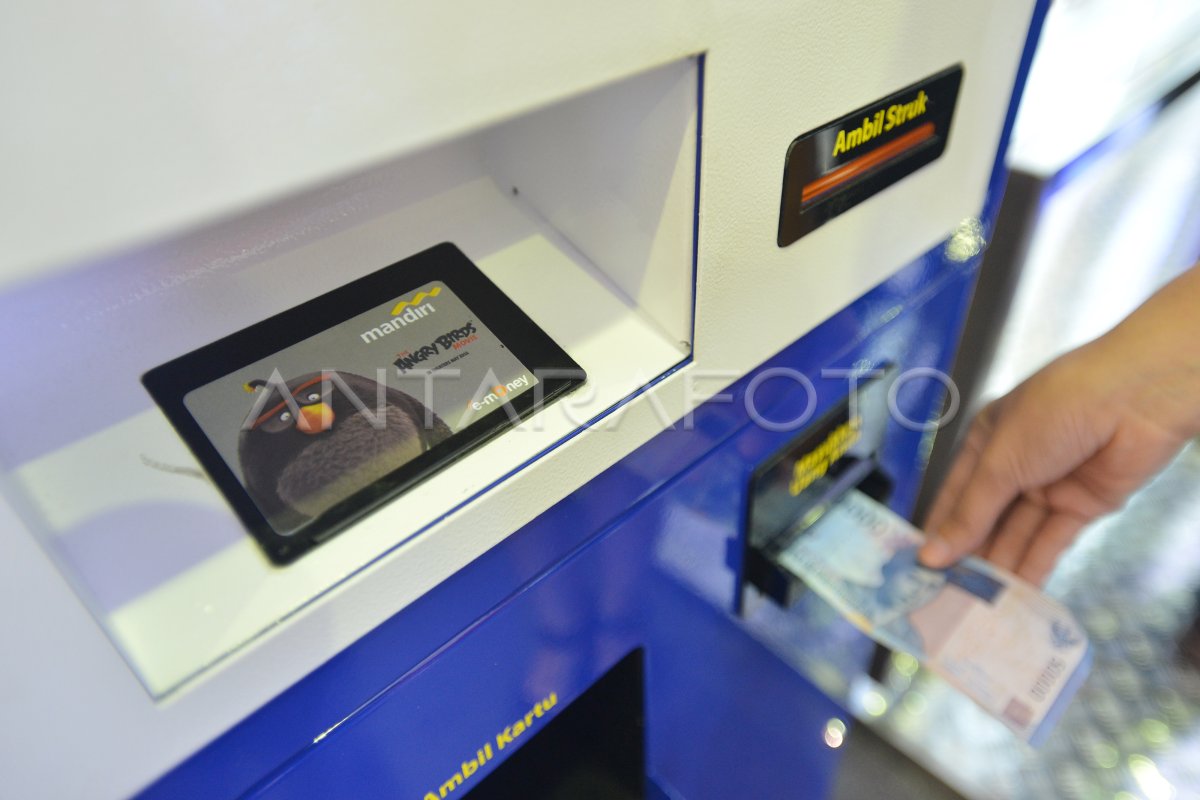 TARIF ISI ULANG UANG ELEKTRONIK | ANTARA Foto