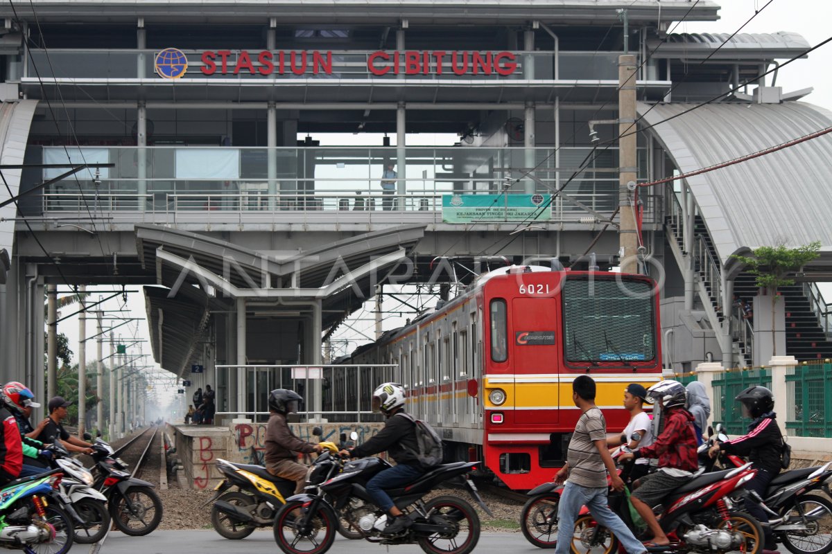 STASIUN TRANSIT KRL BEKASICIKARANG ANTARA Foto