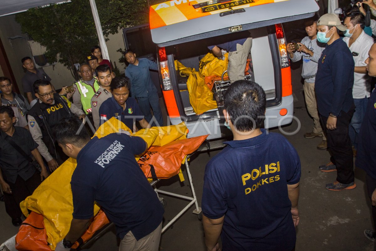 PROSES IDENTIFIKASI KORBAN KEBAKARAN | ANTARA Foto