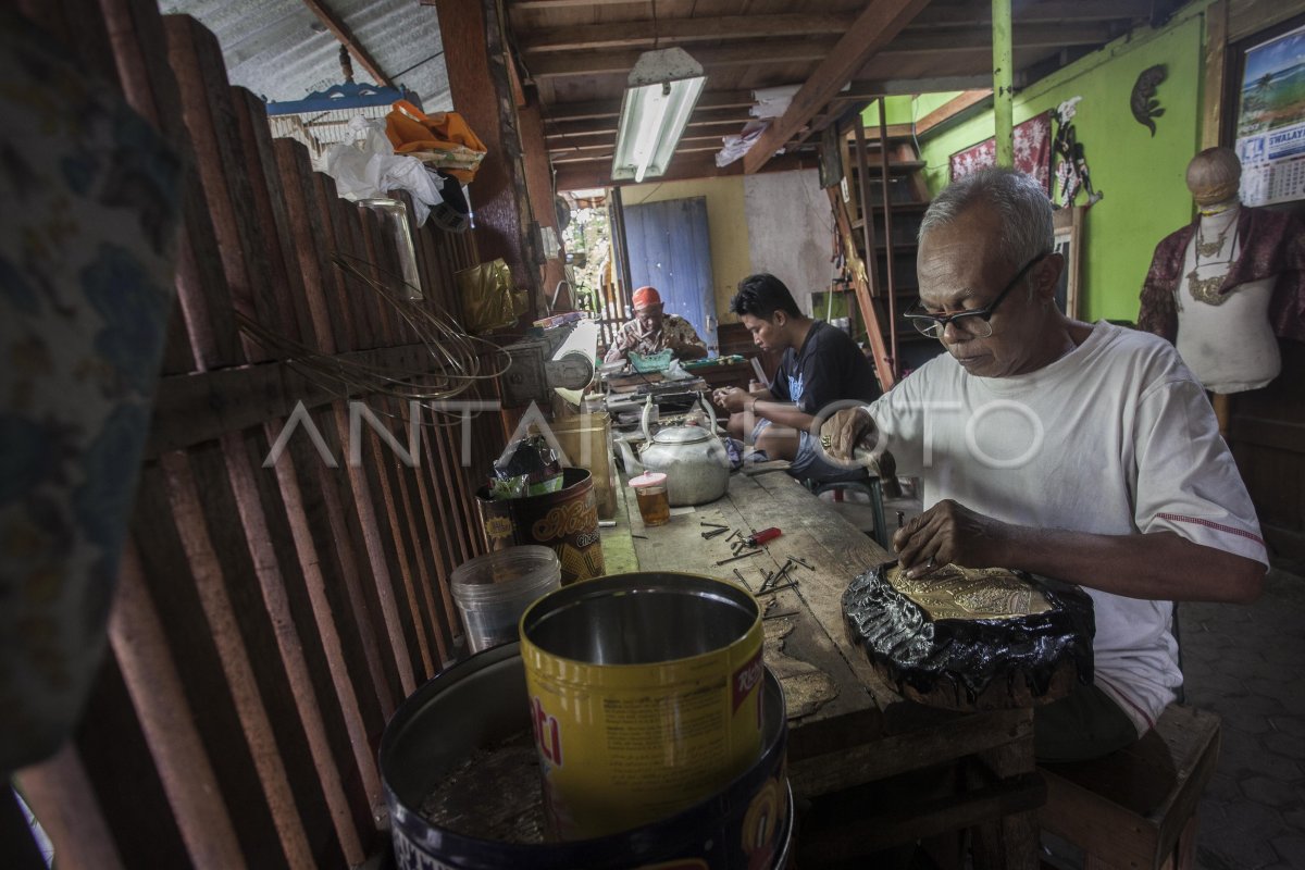 KERAJINAN LOGAM UKIR TERKENDALA REGENERASI