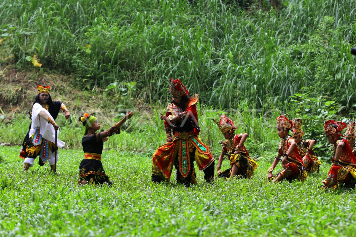 Drama perang puputan bayu antara foto