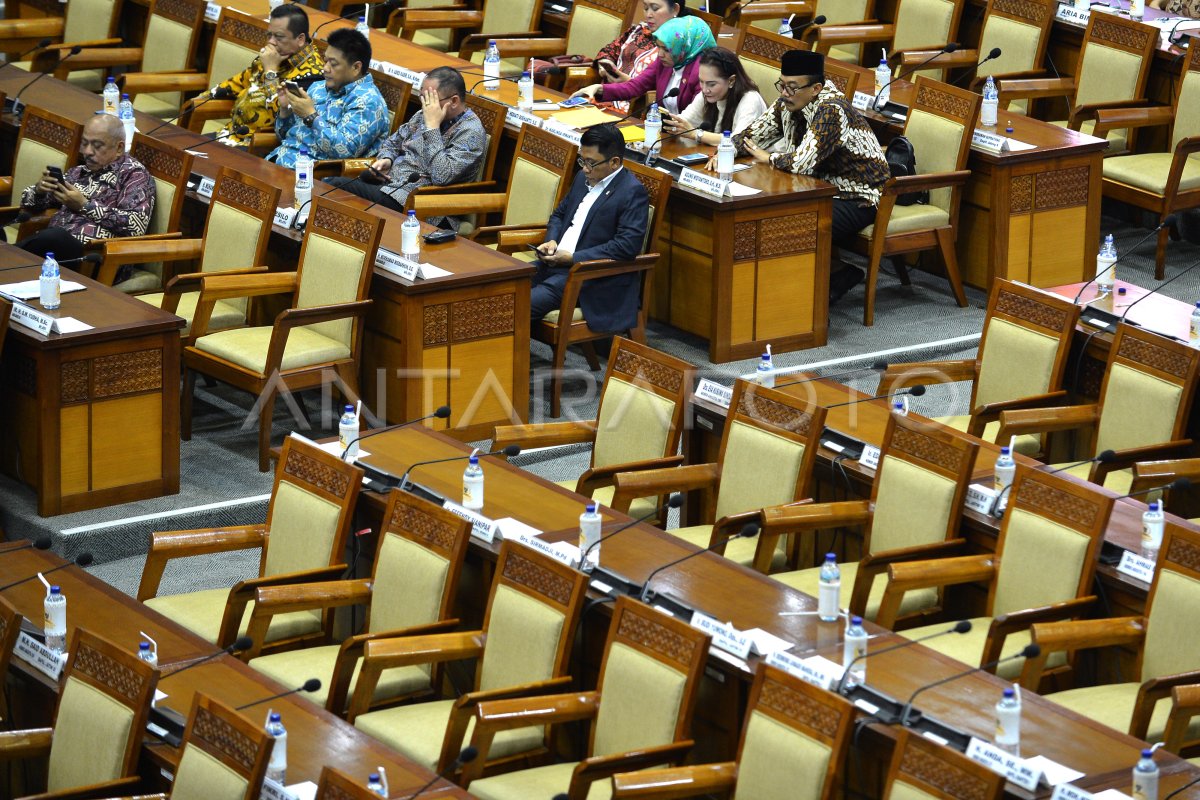 RAPAT PARIPURNA DPR | ANTARA Foto