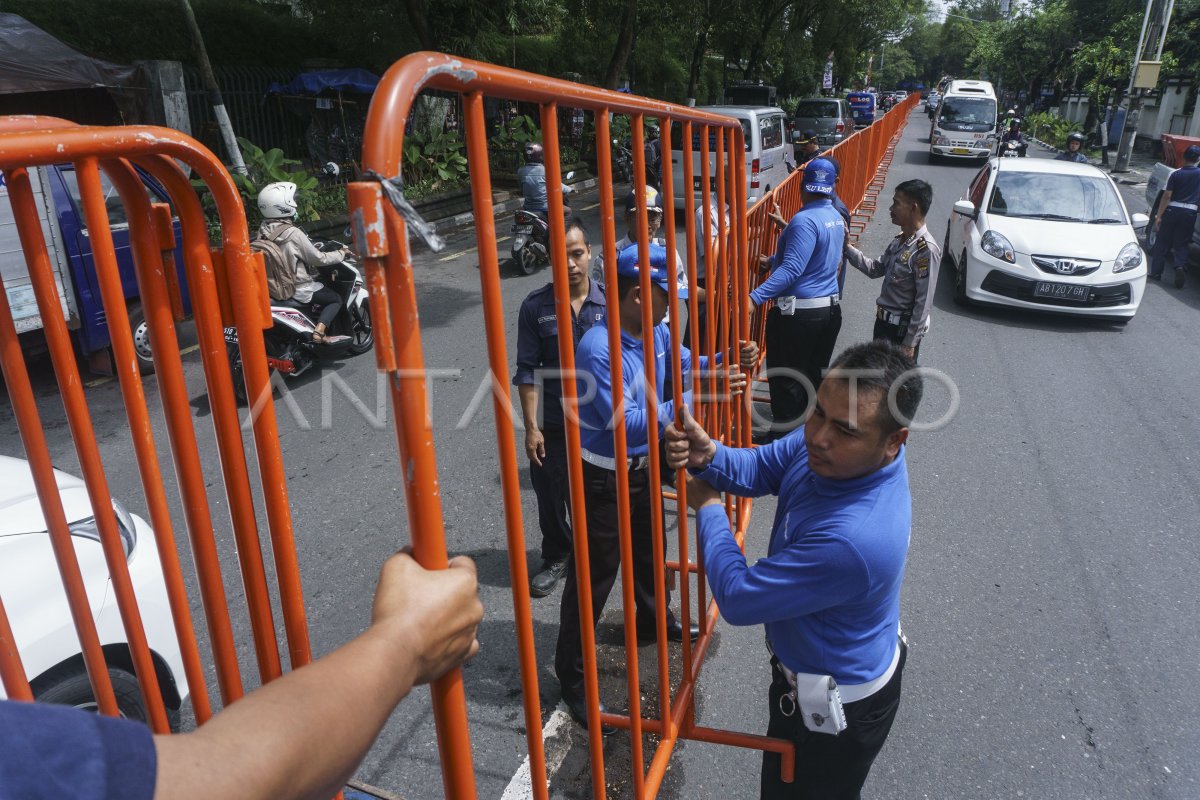 REKAYASA LALU LINTAS LIBUR AKHIR TAHUN | ANTARA Foto