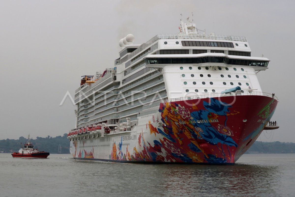 Kapal Pesiar Genting Dream Di Surabaya Antara Foto 3012