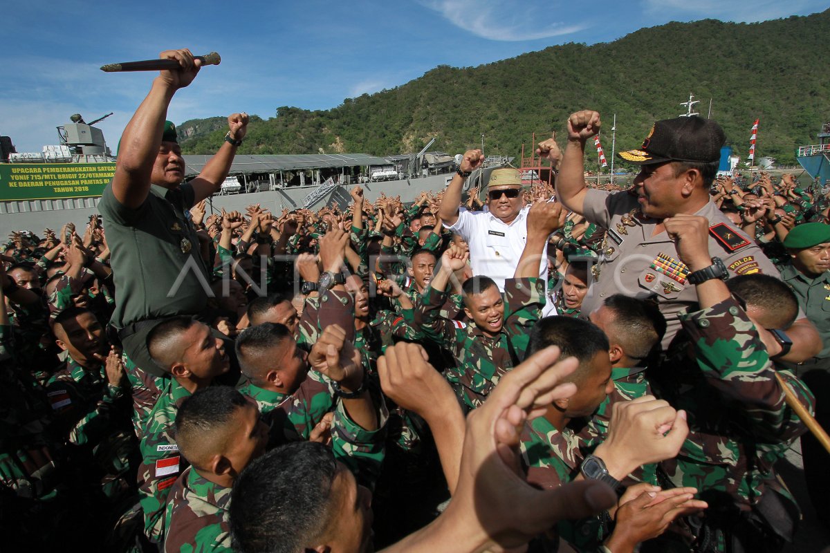 PEMBERANGKATAN SATGAS PENGAMANAN PERBATASAN | ANTARA Foto