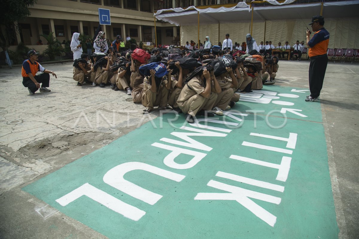 SEKOLAH SIAGA BENCANA | ANTARA Foto