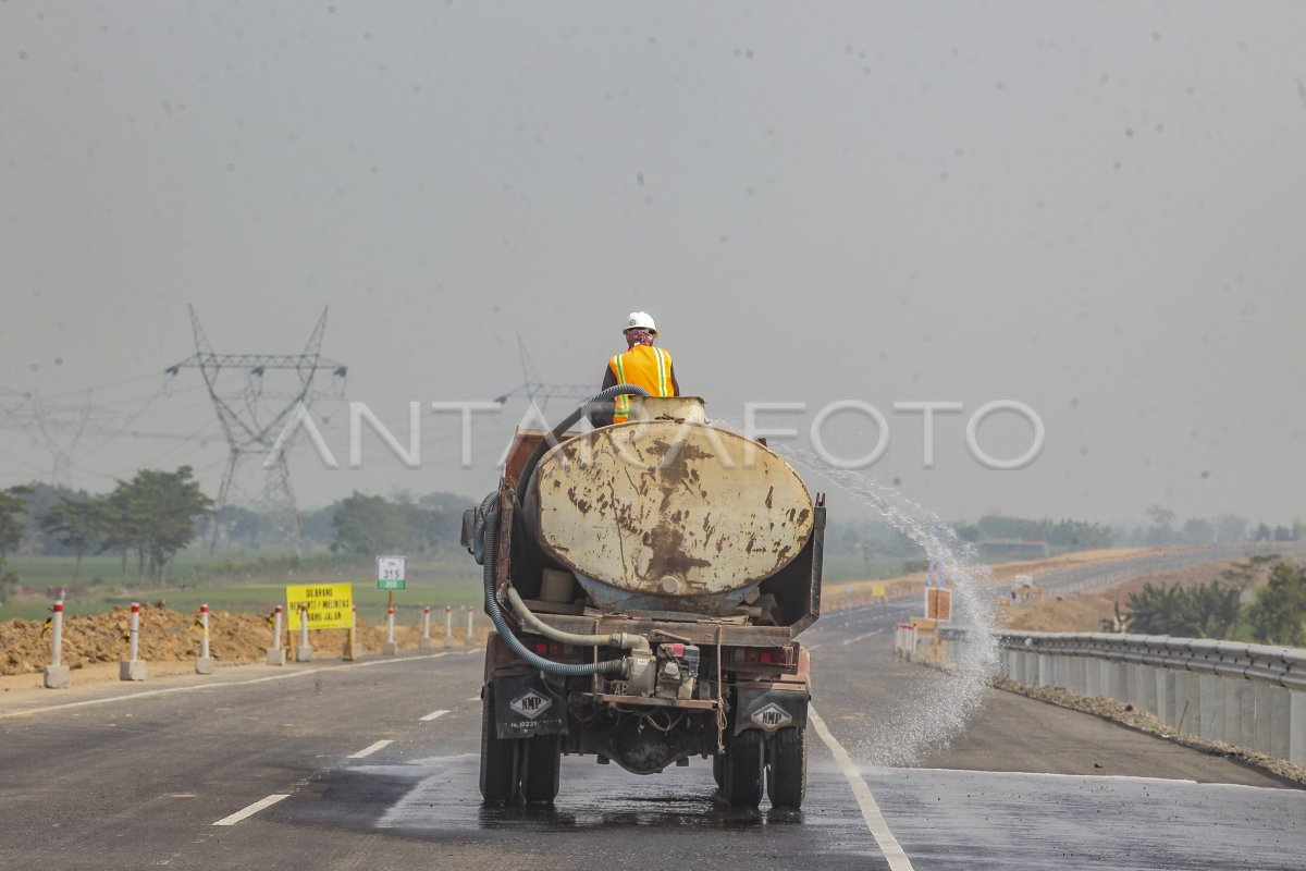 PERSIAPAN JALUR TOL FUNGSIONAL | ANTARA Foto