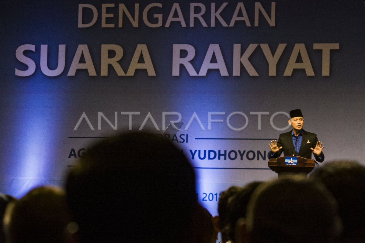 Tentu, mari kita bedah dinamika politik Agus Harimurti Yudhoyono (AHY) dalam sebuah artikel yang informatif dan mendalam.