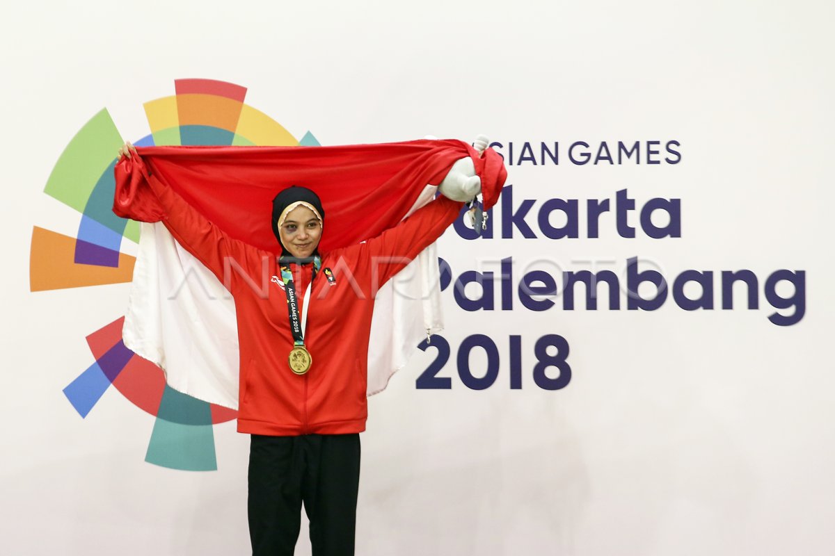 MEDALI EMAS PENCAK SILAT KELAS C PUTRI INDONESIA | ANTARA Foto