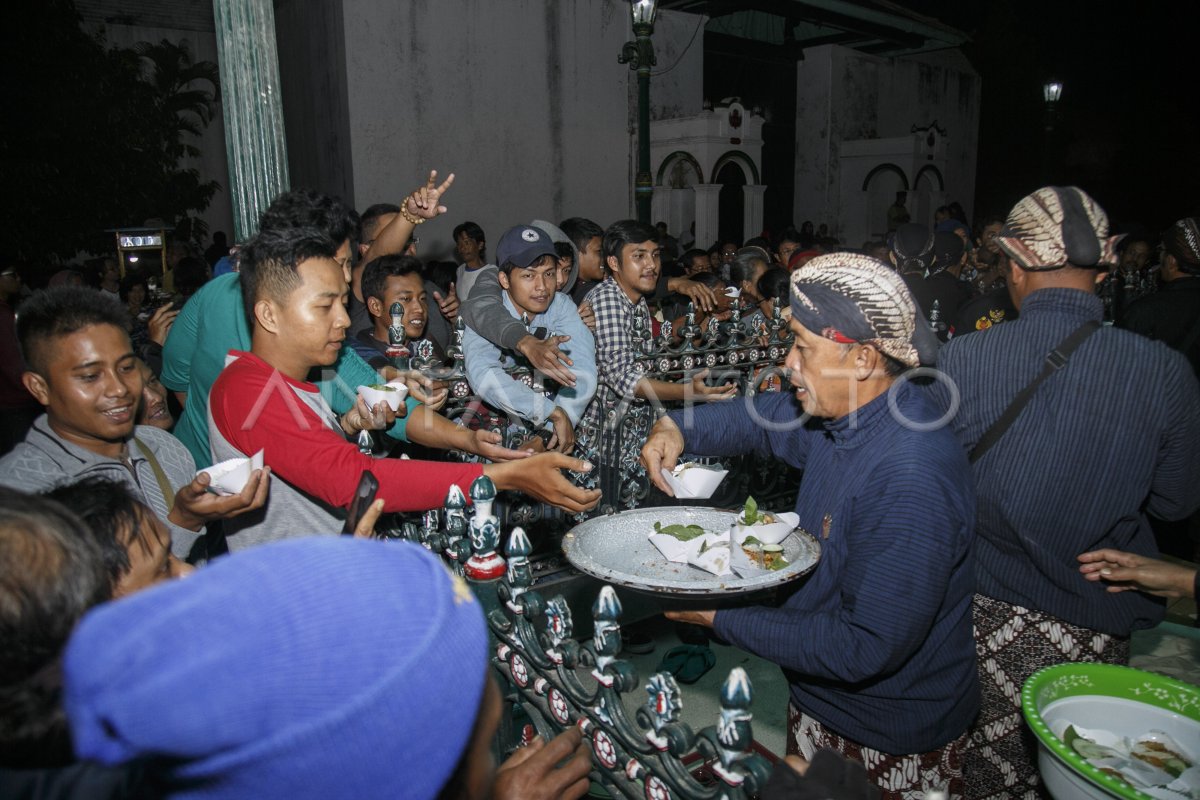 LAMPAH BUDAYA MUBENG BETENG KERATON YOGYAKARTA | ANTARA Foto