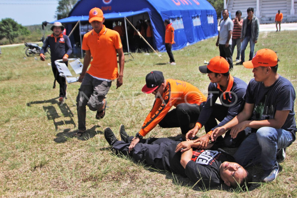 SIMULASI TANGGAP BENCANA ALAM | ANTARA Foto