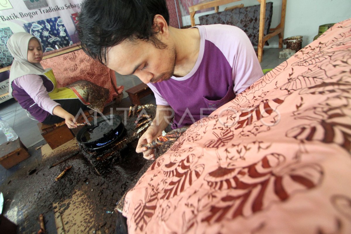 Batik Tulis Khas Bogor Antara Foto