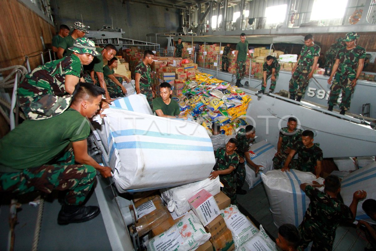 PAKET BANTUAN KORBAN GEMPA PALU | ANTARA Foto