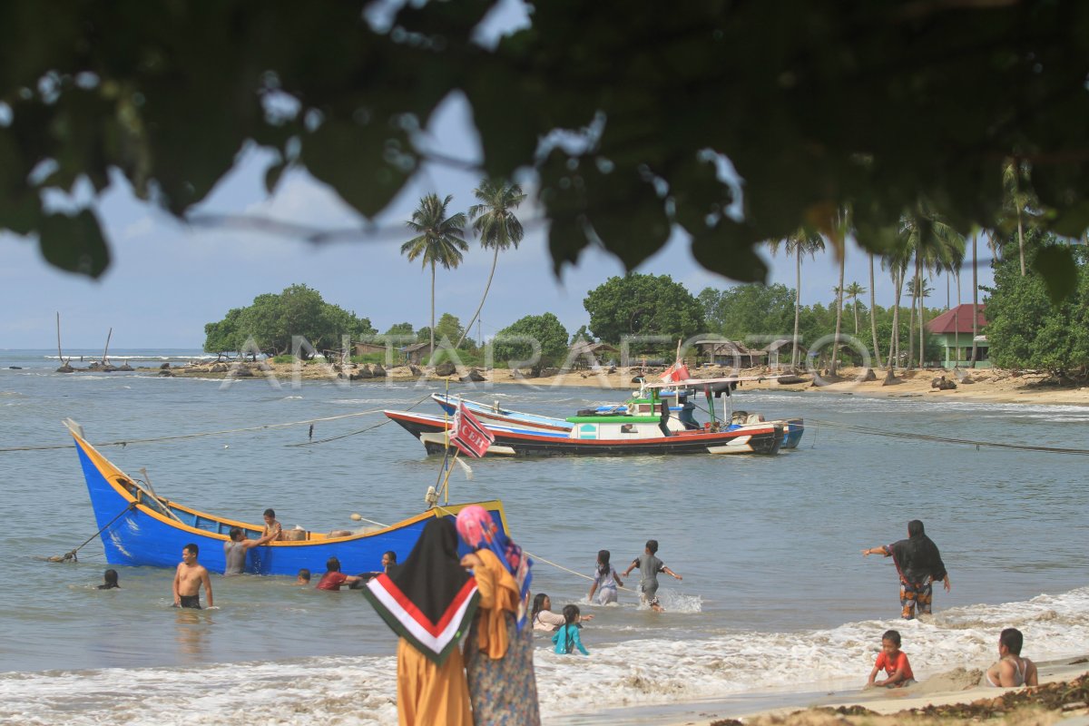 WISATA PANTAI ACEH BARAT ANTARA Foto