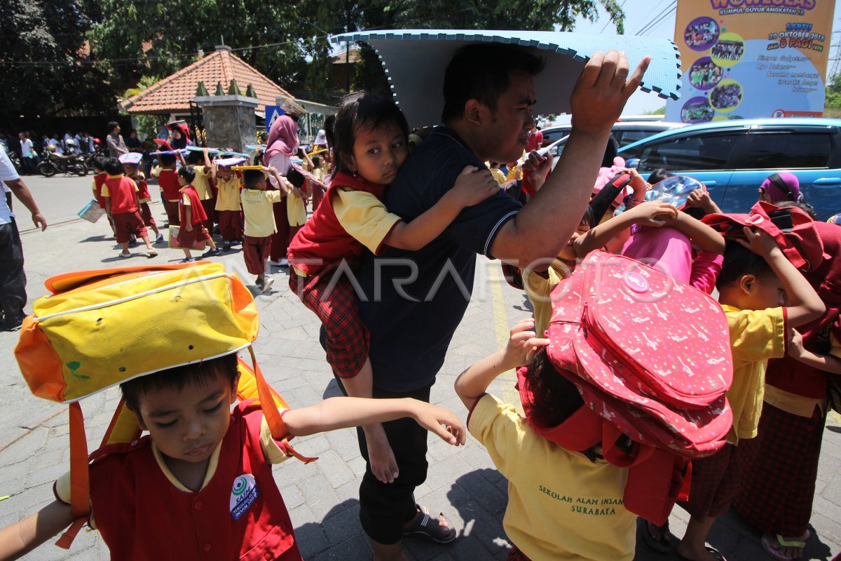 SIMULASI MITIGASI BENCANA | ANTARA Foto