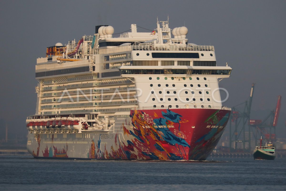 Kapal Pesiar Genting Dream Di Surabaya Antara Foto 2663