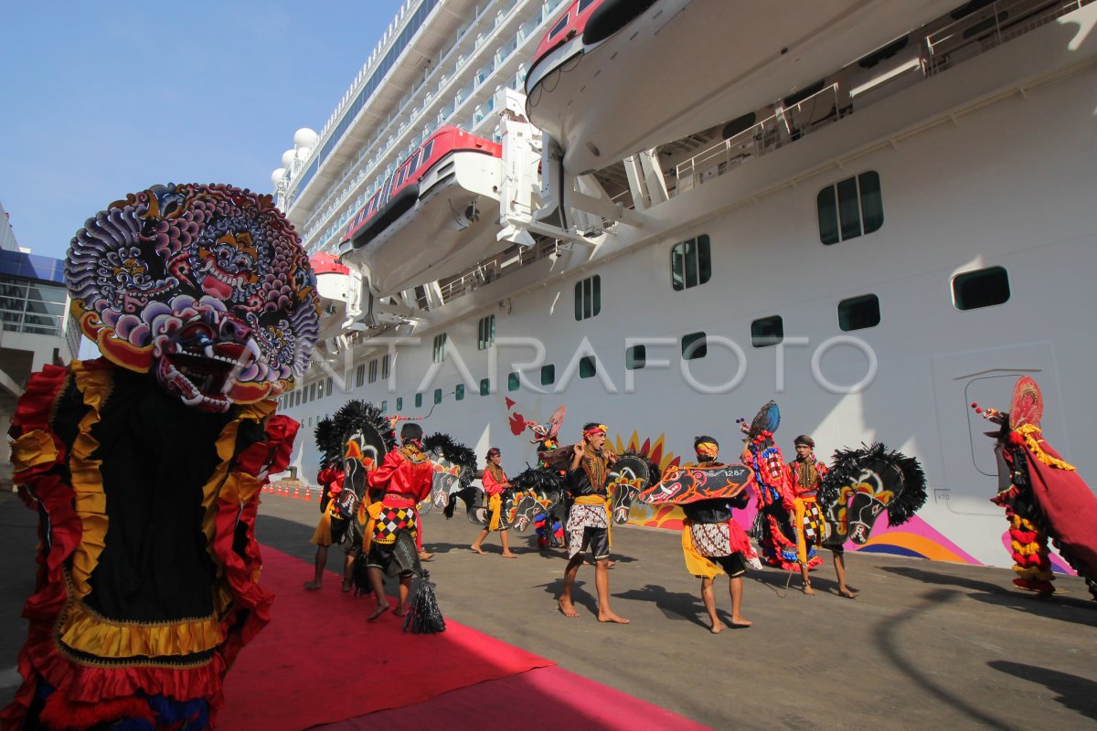 Kapal Pesiar Genting Dream Di Surabaya Antara Foto 9112