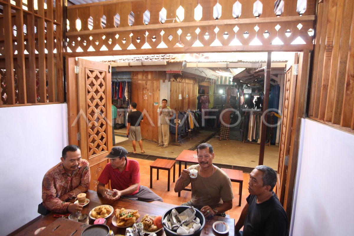 REVITALISASI PASAR TRADISIONAL BANYUWANGI | ANTARA Foto