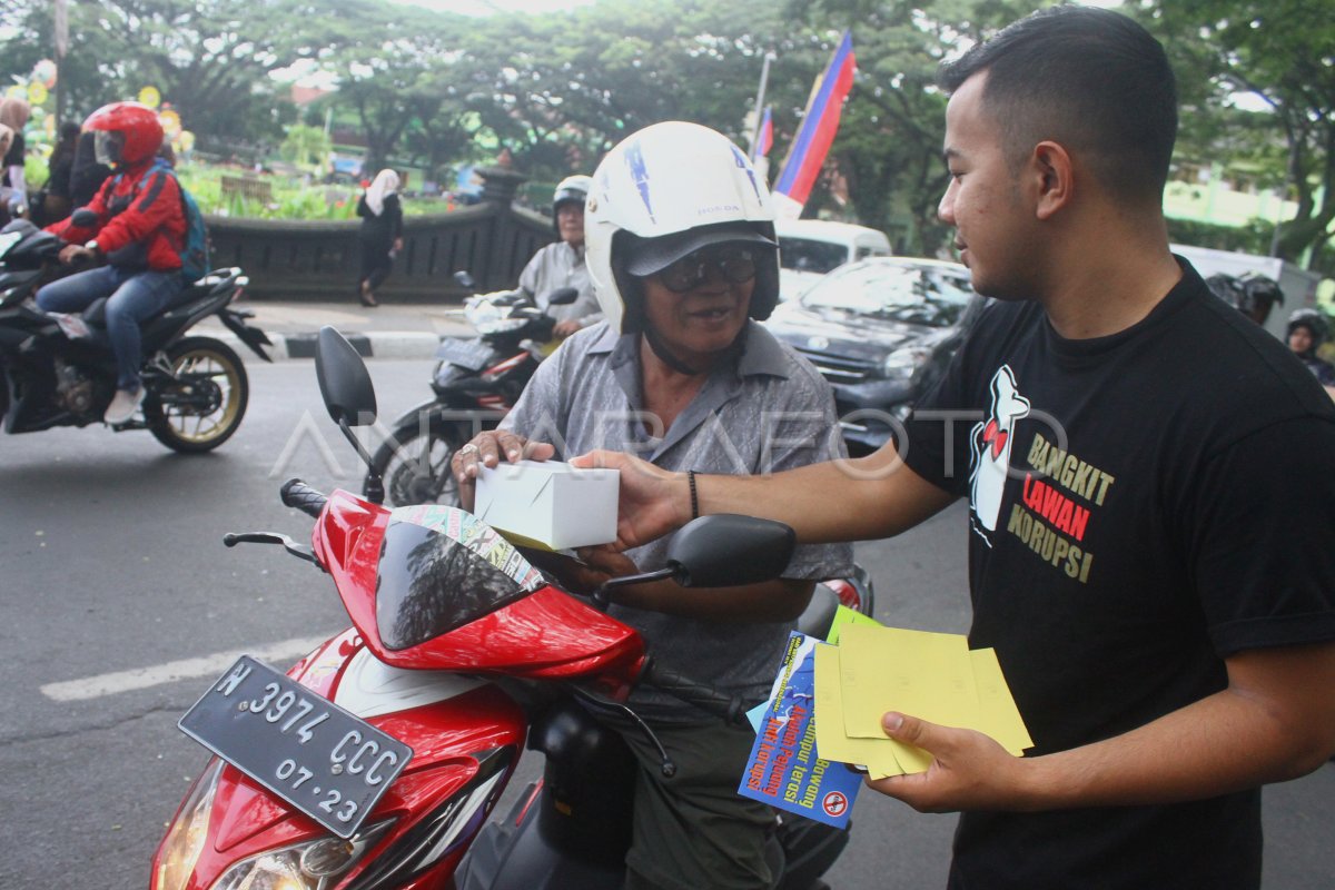 AKSI SIMPATIK HARI ANTI KORUPSI | ANTARA Foto