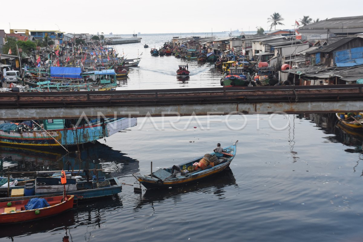 Dampak Cuaca Buruk Nelayan Tradisional Antara Foto