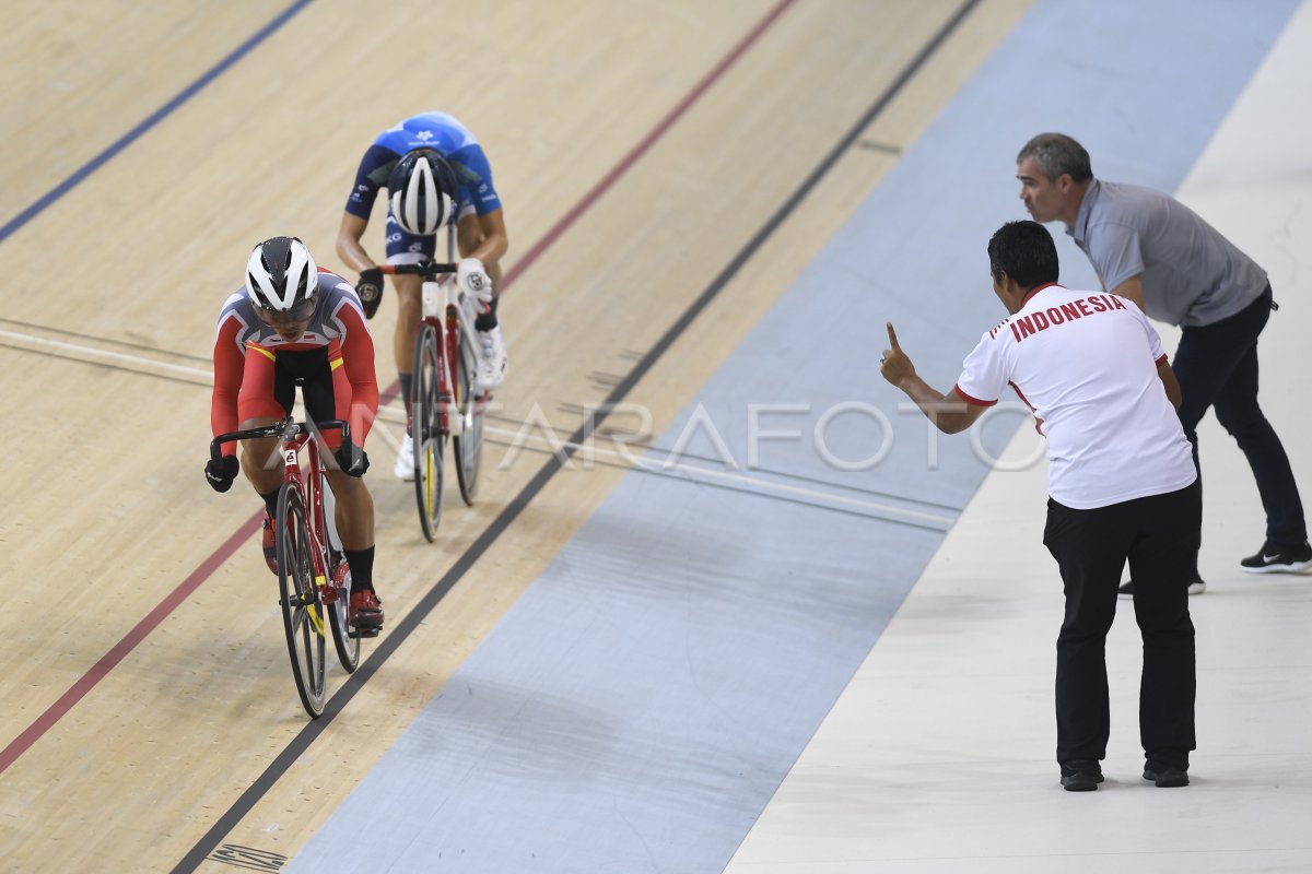 PEBALAP SEPEDA INDONESIA RAIH PERAK NOMOR OMNIUM JUNIOR PUTRA | ANTARA Foto