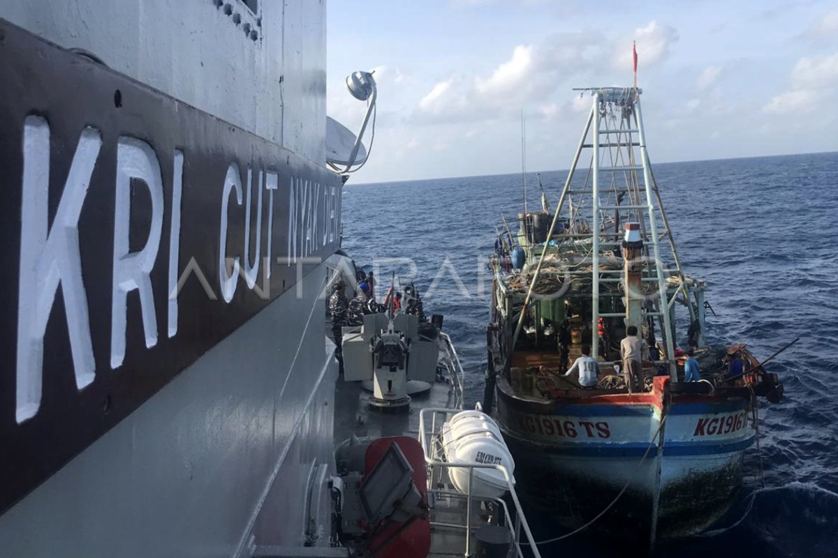 Penangkapan Kapal Ikan Ilegal Antara Foto