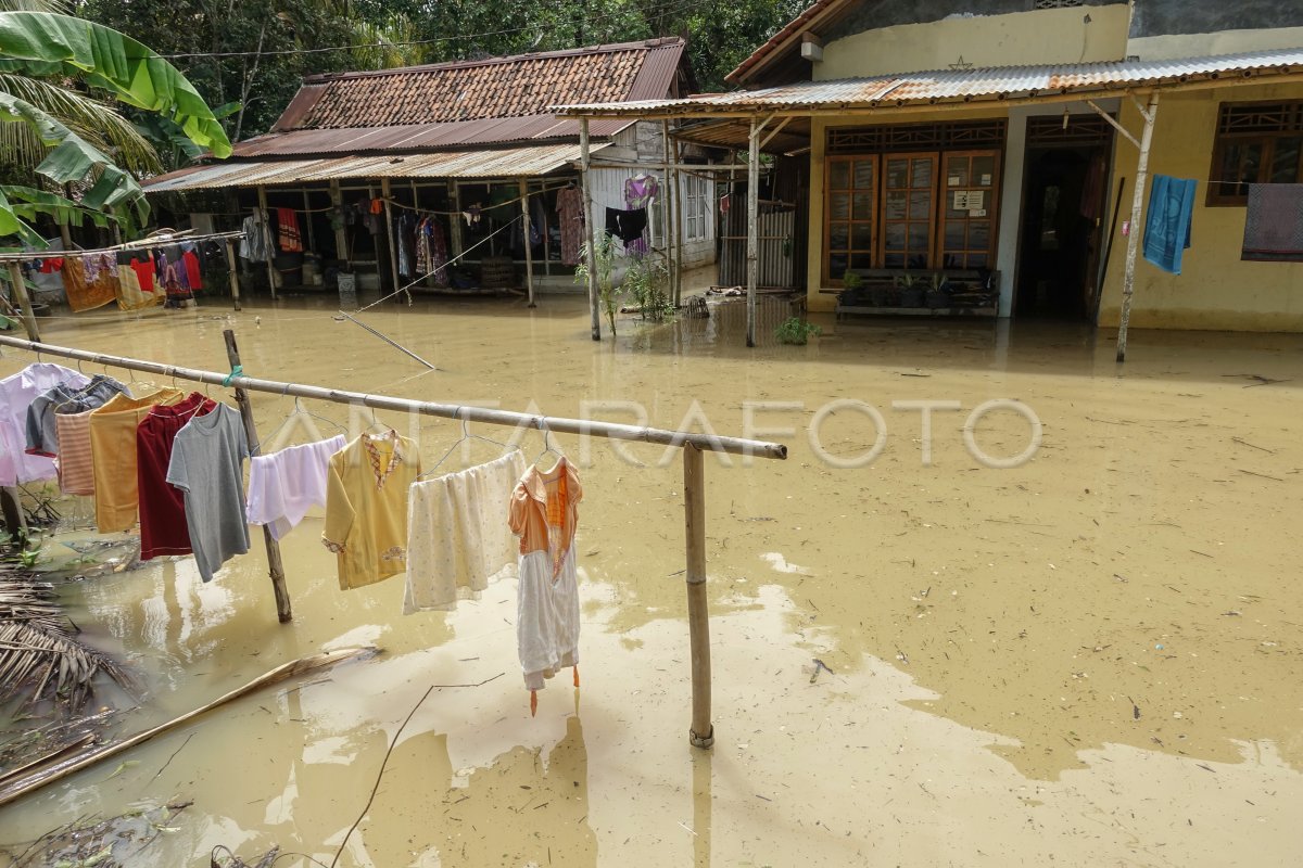 Banjir Akibat Curah Hujan Ekstrem Di Cilacap Antara Foto