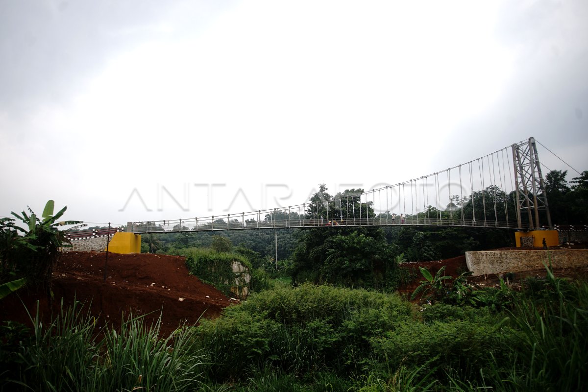 Pembangunan Jembatan Curug Di Depok Antara Foto