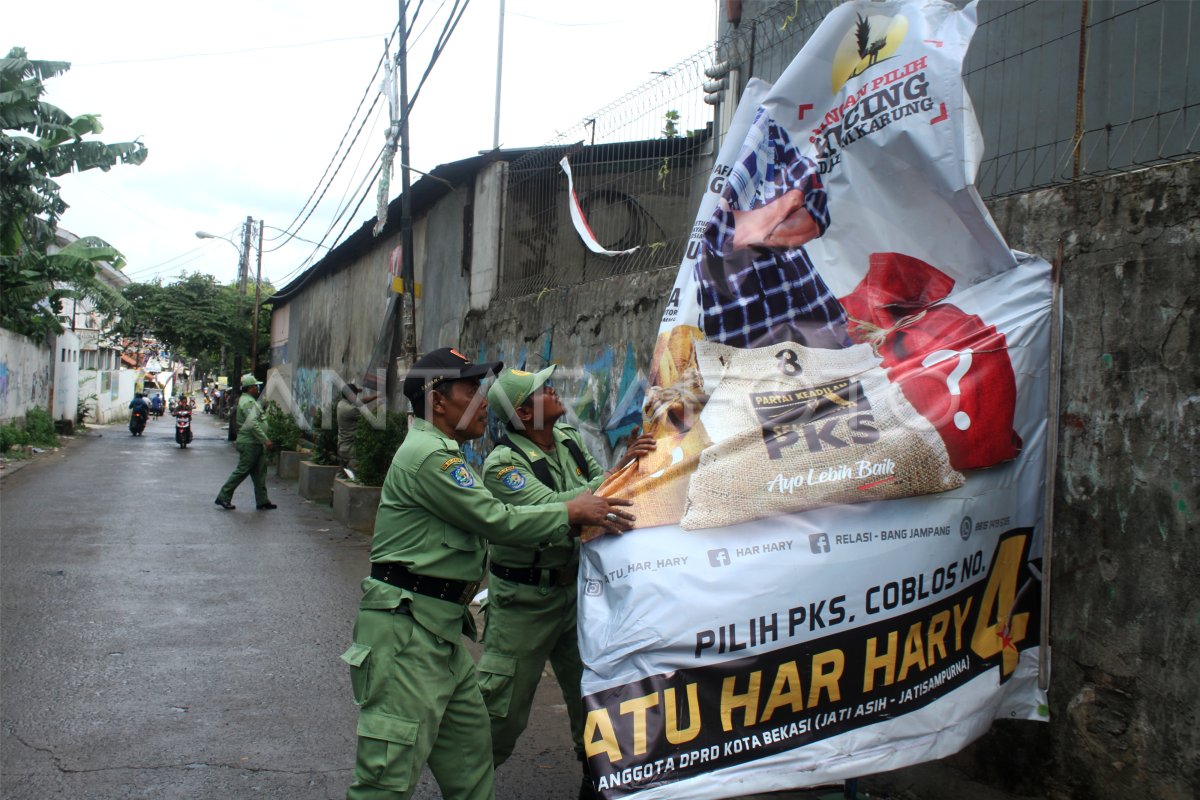 Penertiban Alat Peraga Kampanye Semrawut Antara Foto 