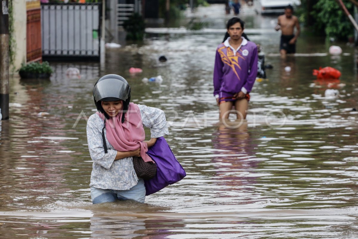 Banjir Di Tangerang Selatan Antara Foto