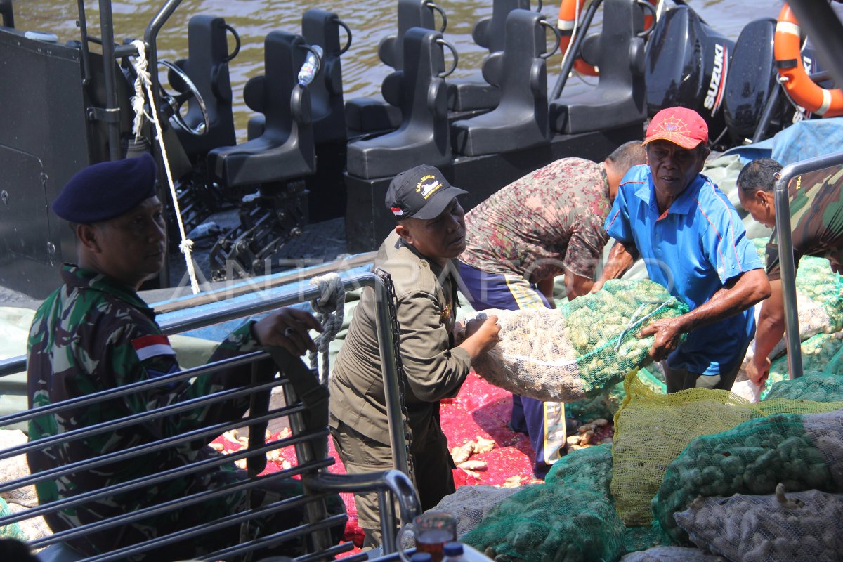 TNI AL GAGALKAN PENYELUNDUPAN PRODUK PERTANIAN | ANTARA Foto