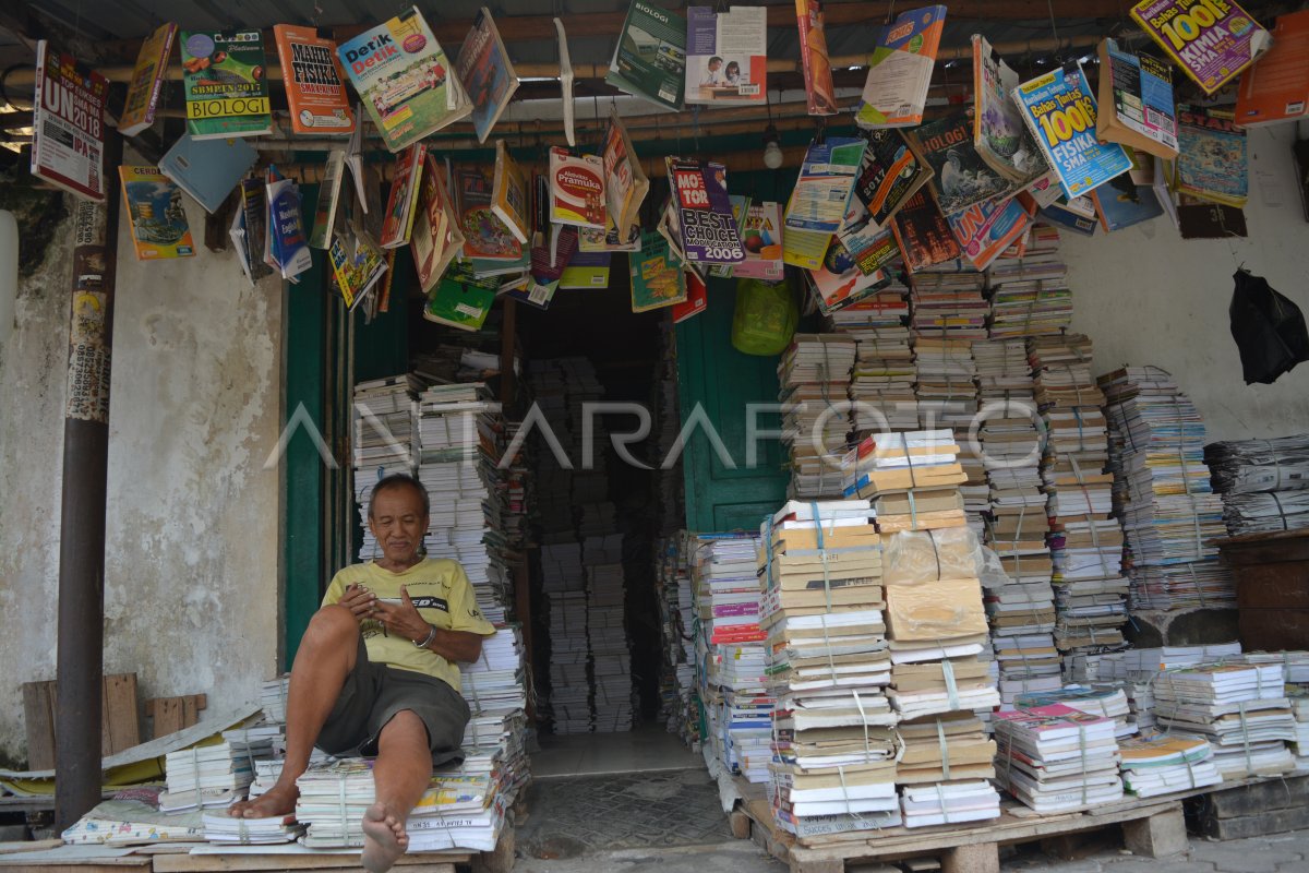 Kisah Tukang Buku Bekas di Yogyakarta yang Bertahan di Era Digital