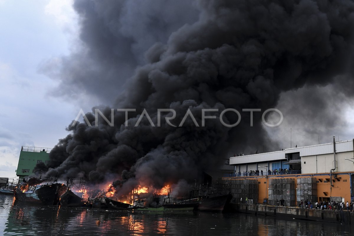 Kebakaran Kapal Di Pelabuhan Muara Baru Antara Foto