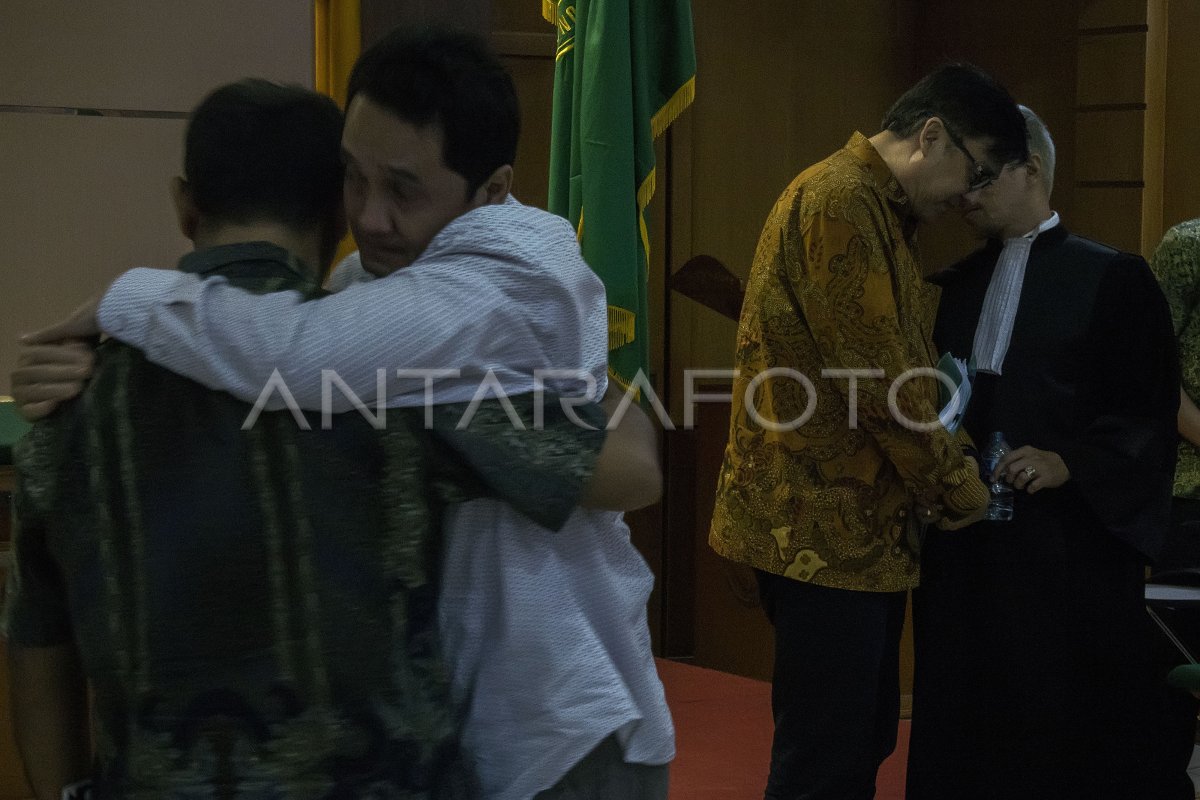 PLEDOI TERDAKWA DUGAAN SUAP MEIKARTA | ANTARA Foto