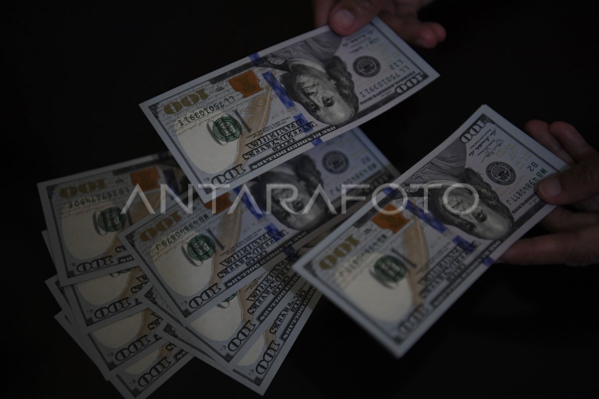 Nilai Tukar Rupiah Terhadap Dolar Antara Foto Nilai Tukar Rupiah Terhadap Dolar Antara Foto