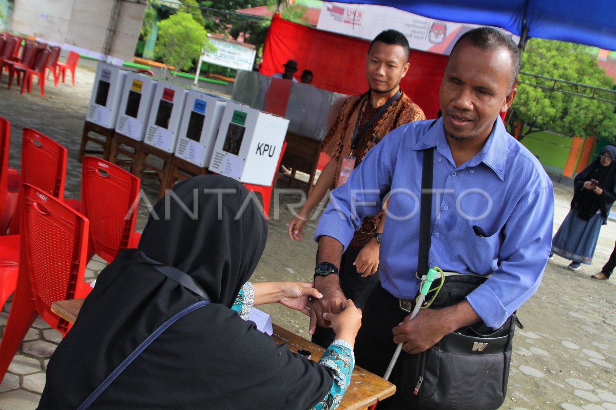 Simulasi Pencoblosan Pemilu 2019 Bagi Disabilitas Antara Foto