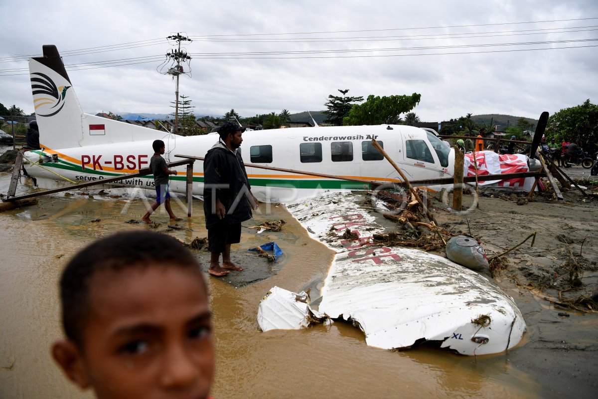 AKIBAT BANJIR BANDANG SENTANI | ANTARA Foto