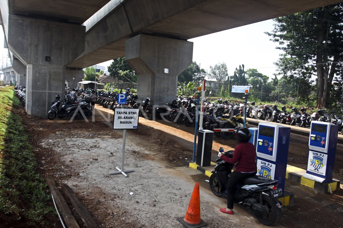 Lahan Parkir Di Stasiun Mrt Lebak Bulus Antara Foto 3663