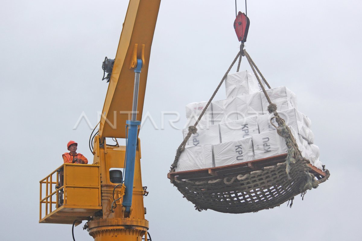 Distribusi Logistik Pemilu Ke Kepulauan Antara Foto