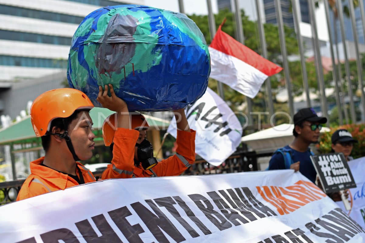 AKSI HARI BUMI DI JAKARTA | ANTARA Foto