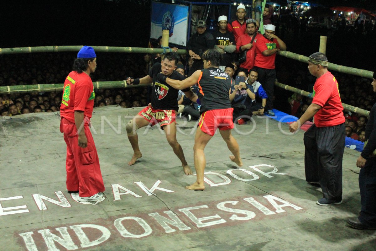 Tradisi Pencak Dor Antara Foto