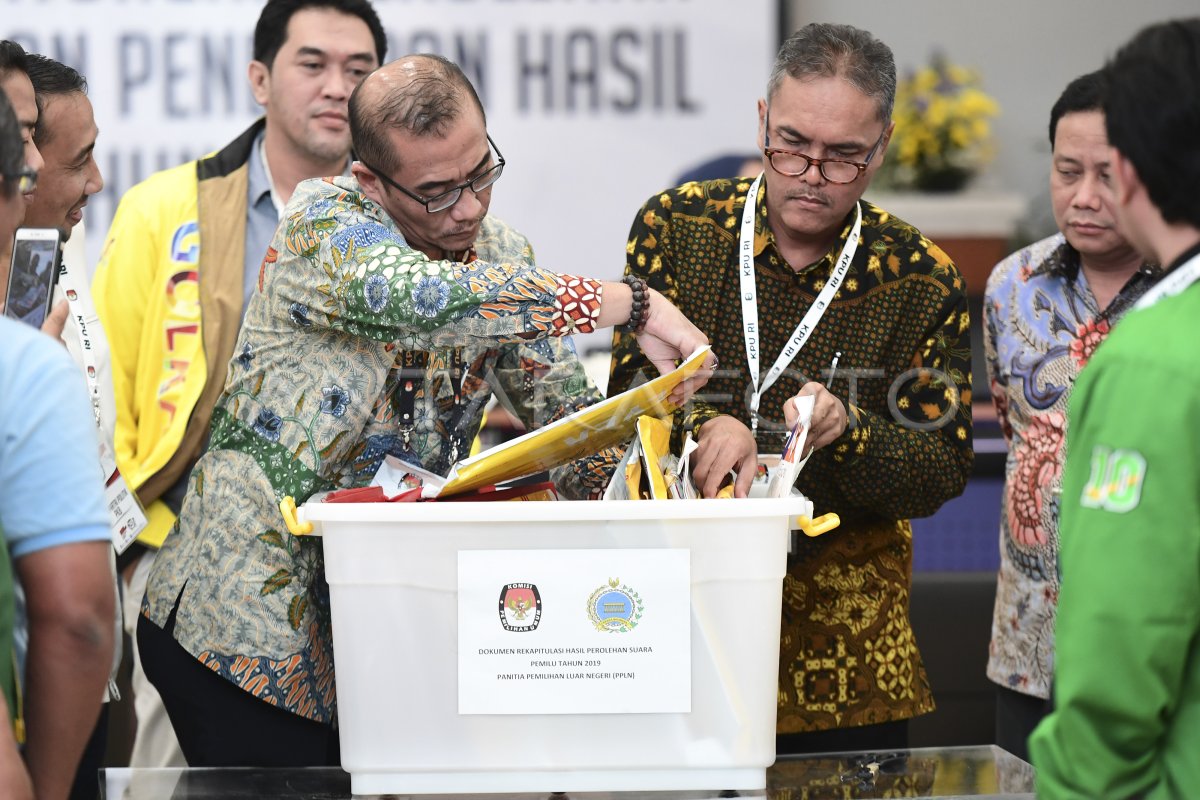 RAPAT PLENO REKAPITULASI SUARA LUAR NEGERI | ANTARA Foto